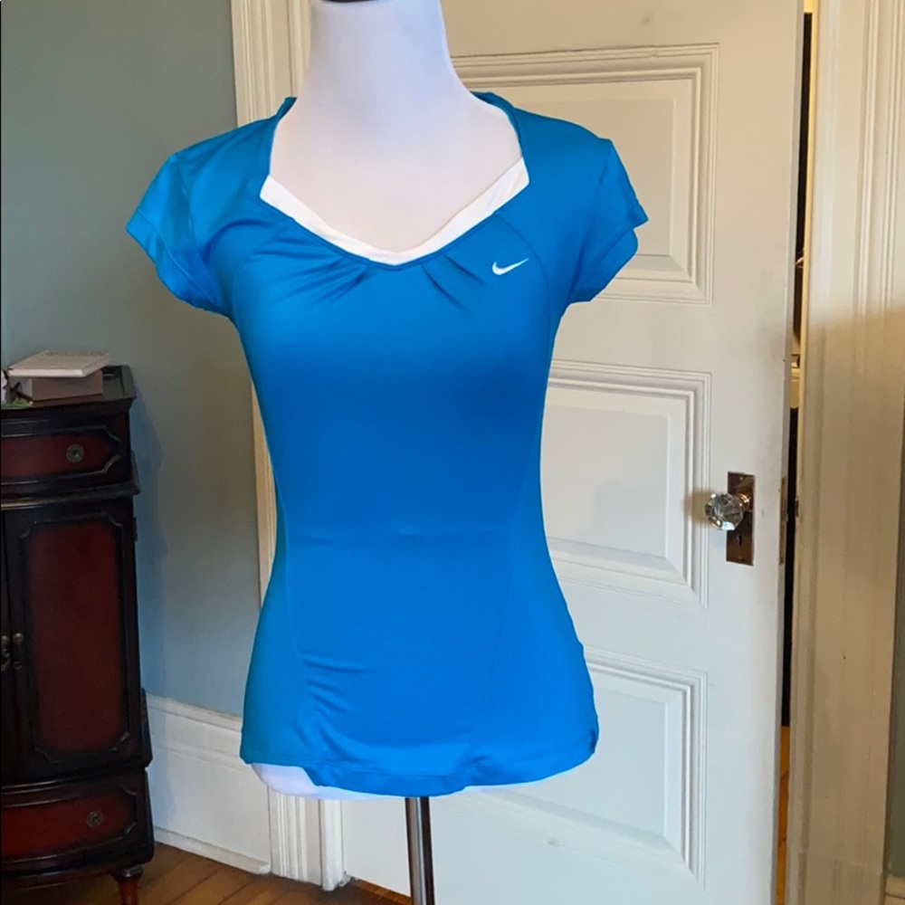 Super cute short sleeved Nike dri fit top